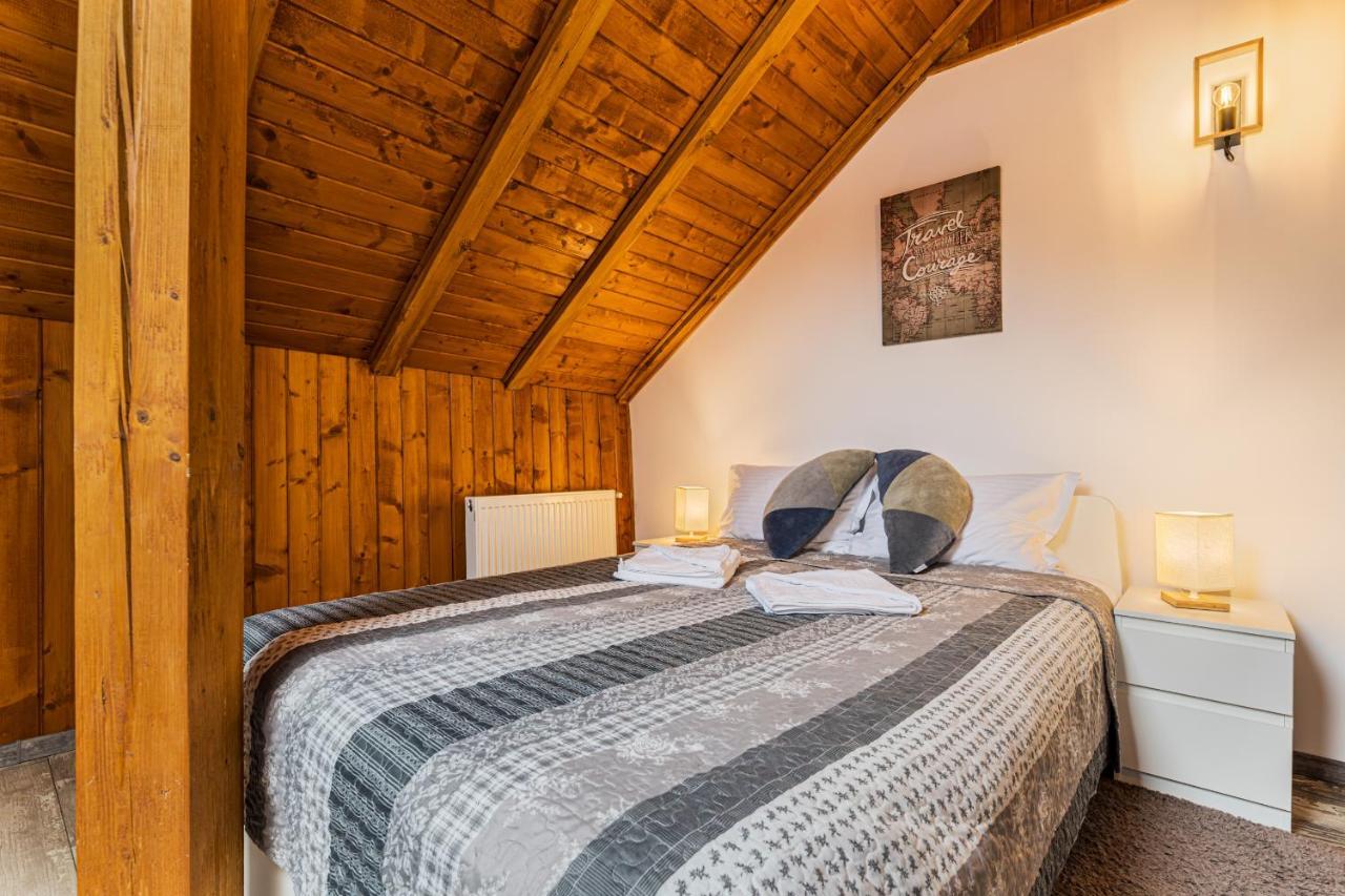 Snug Apartments - Private Parking Near Downtown Брашов Экстерьер фото