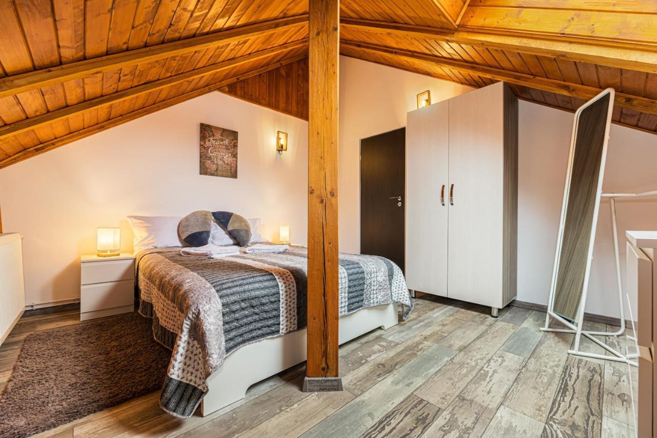 Snug Apartments - Private Parking Near Downtown Брашов Экстерьер фото