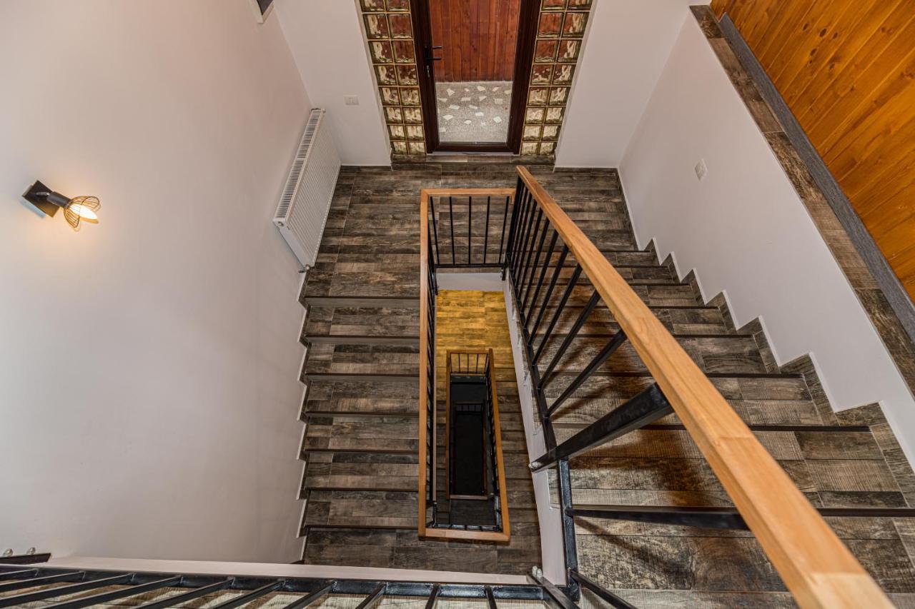Snug Apartments - Private Parking Near Downtown Брашов Экстерьер фото