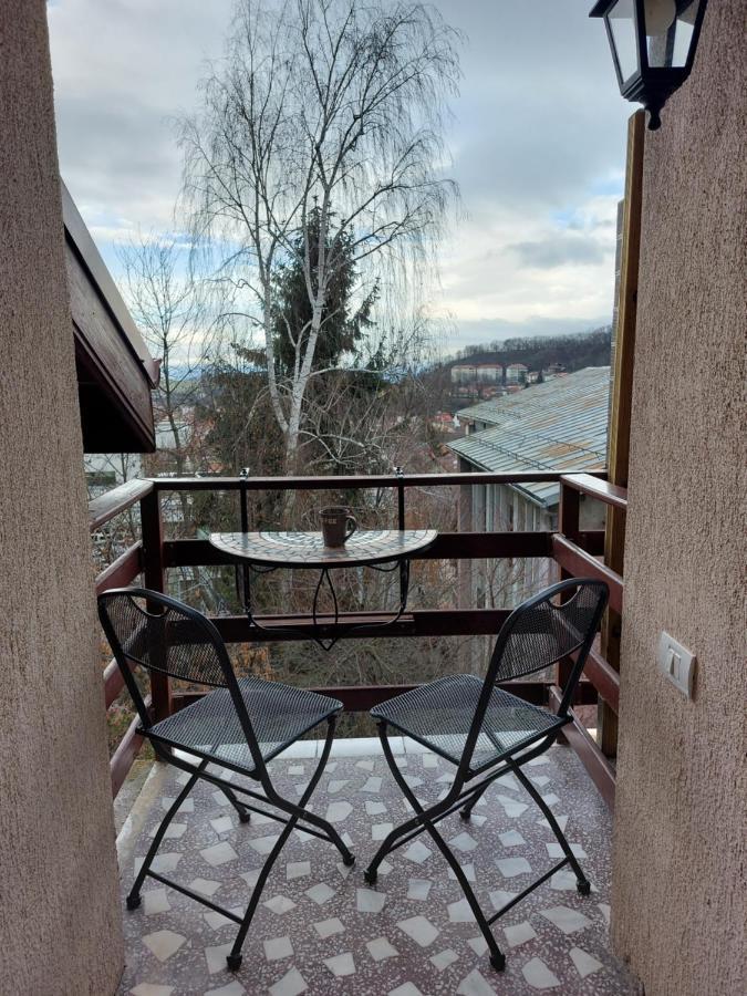Snug Apartments - Private Parking Near Downtown Брашов Экстерьер фото