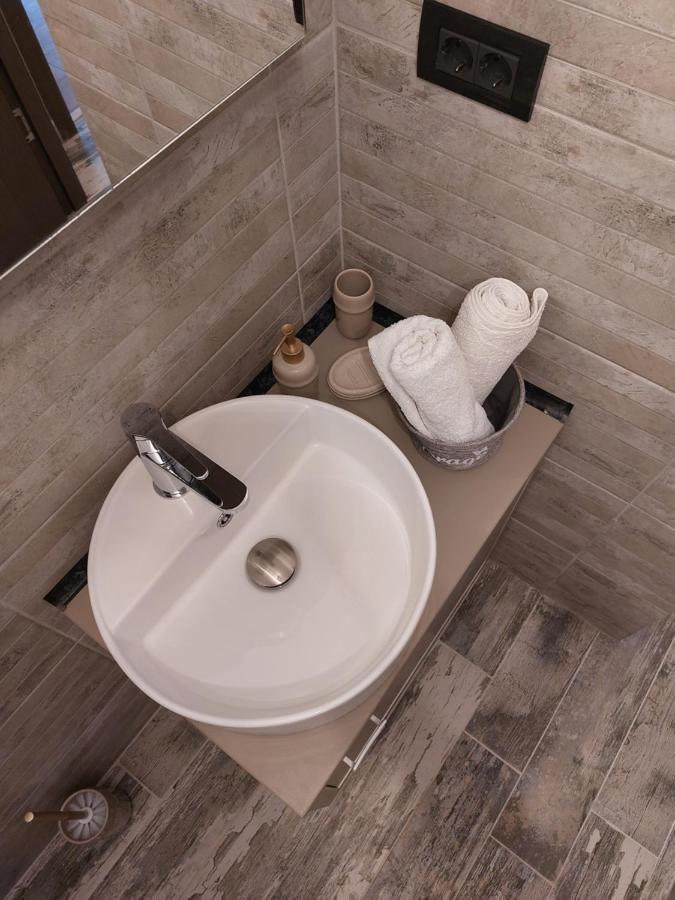 Snug Apartments - Private Parking Near Downtown Брашов Экстерьер фото